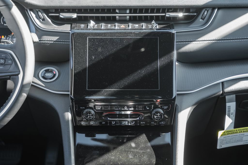 New 2025 Jeep Grand Cherokee Laredo X w/ Luxury Tech Group I image 20