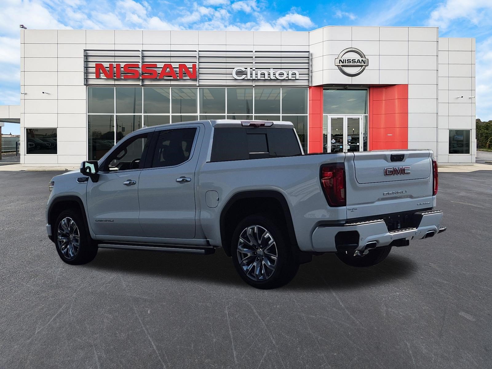 Used 2023 GMC Sierra 1500 Denali AWD/4WD image 5