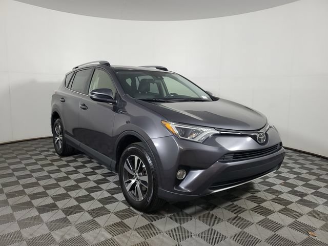 Used 2018 Toyota RAV4 XLE AWD/4WD image 3