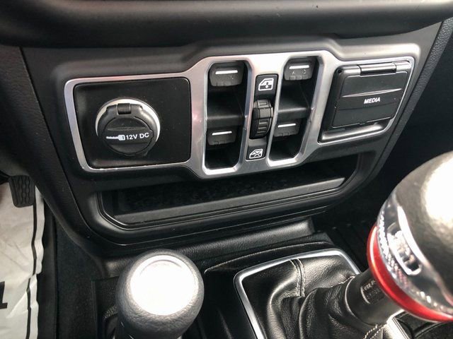 Used 2018 Jeep Wrangler Unlimited Sahara w/ Dual Top Group AWD/4WD image 26