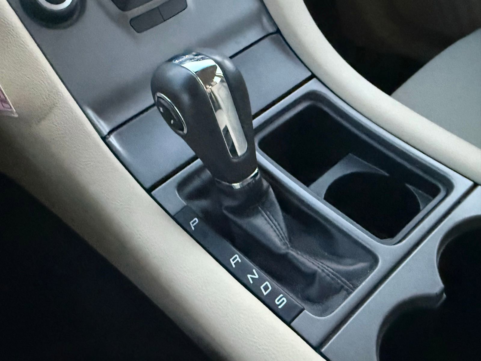 Used 2015 Ford Taurus SE FWD image 22