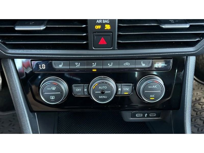 Used 2023 Volkswagen Jetta SE image 34