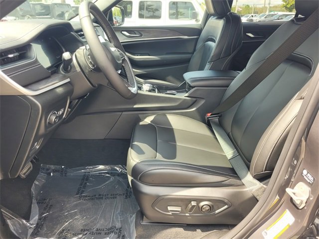 New 2025 Jeep Grand Cherokee Limited image 4
