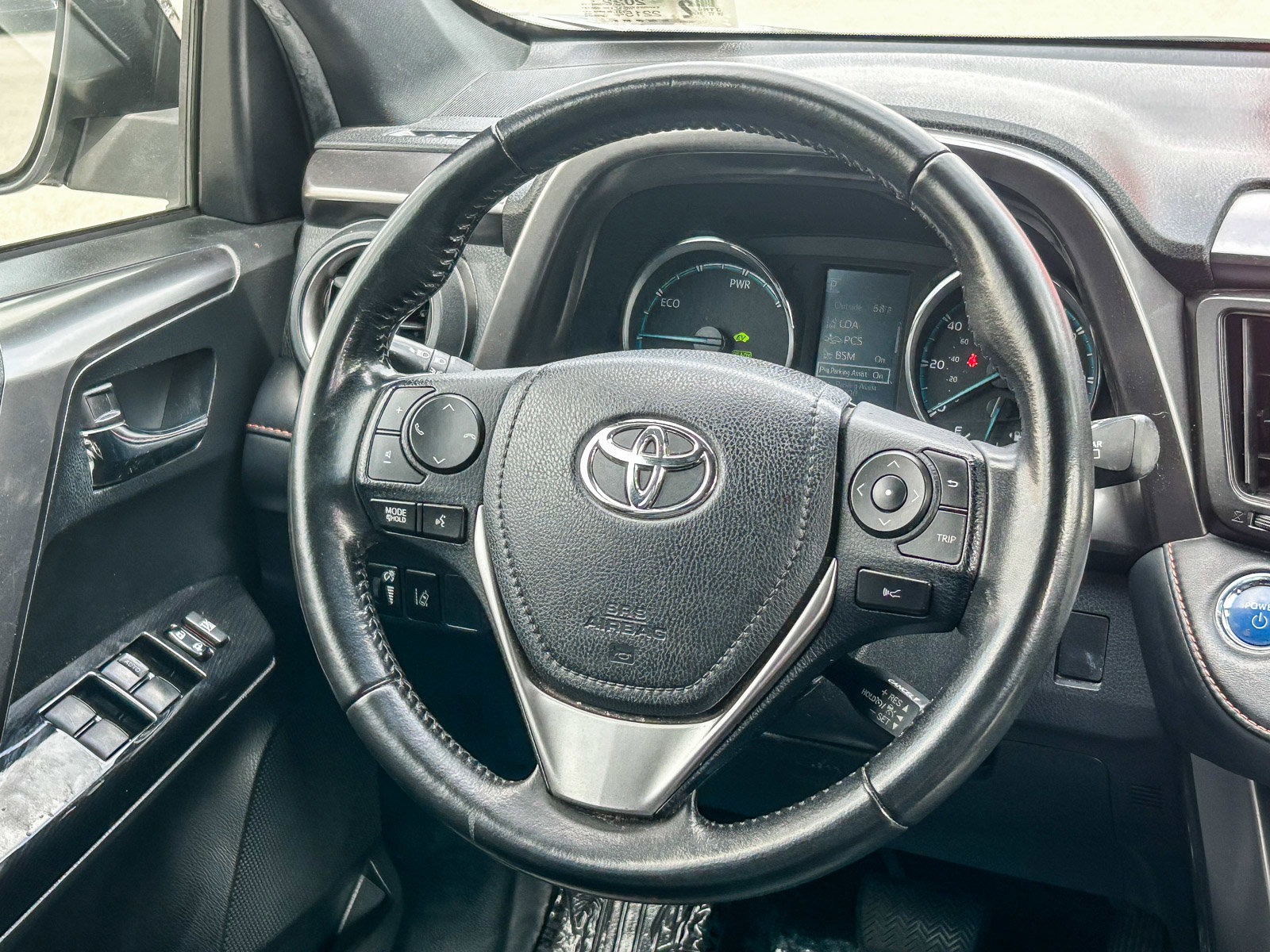 Used 2018 Toyota RAV4 SE w/ Advanced Technology Package image 15