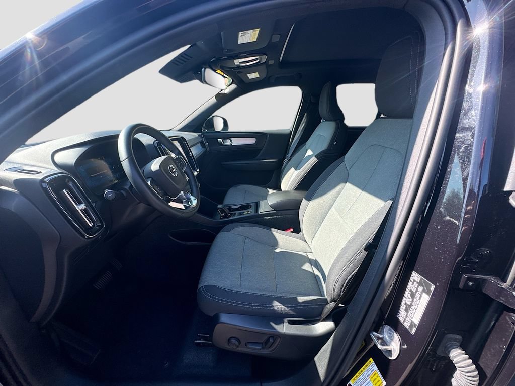 Used 2024 Volvo XC40 B5 Core AWD/4WD image 26