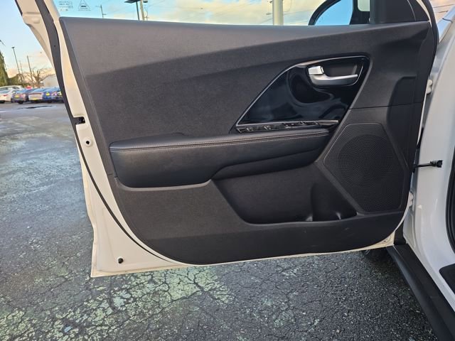 Used 2021 Kia Niro EX image 16