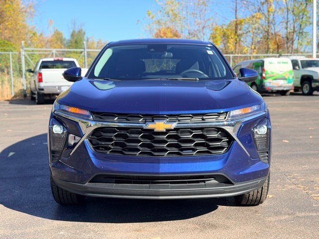 Used 2024 Chevrolet Trax LS w/ LS Convenience Package FWD image 3