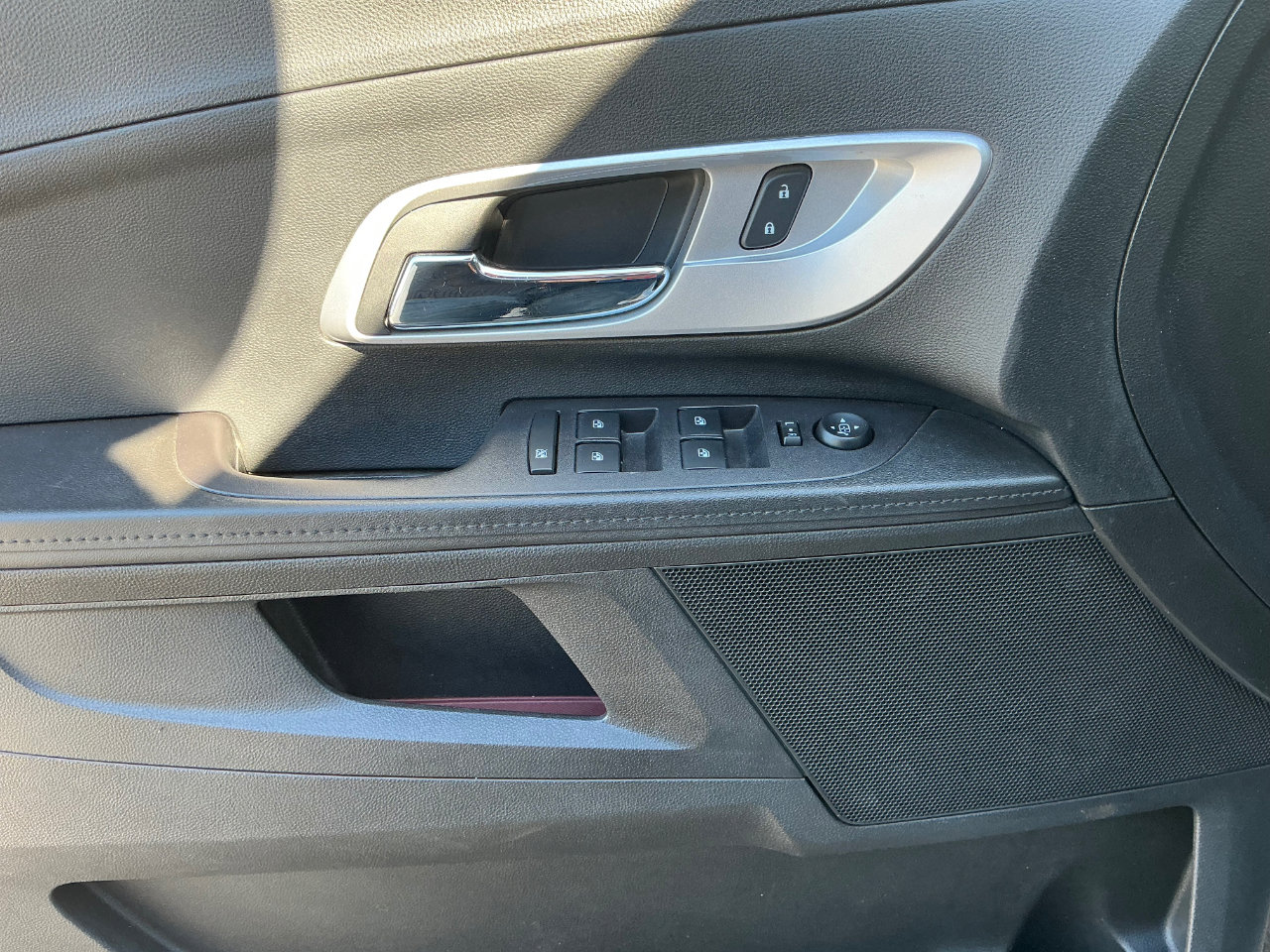 Used 2017 Chevrolet Equinox LT image 15