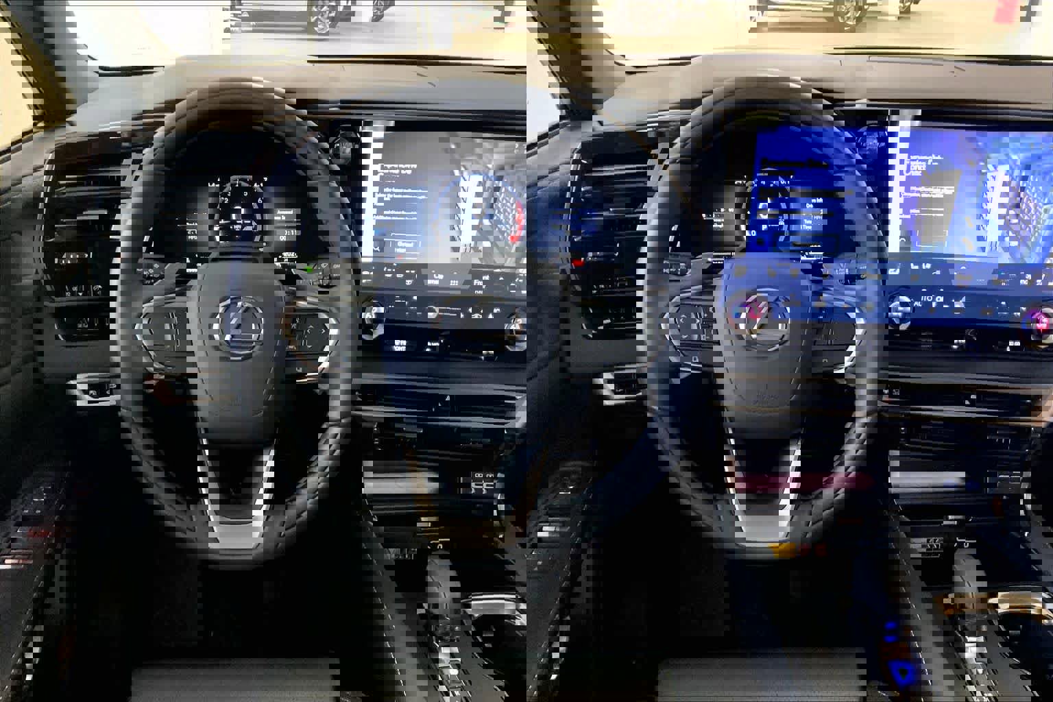 Used 2025 Lexus RX 350 Luxury w/ Convenience Package image 6