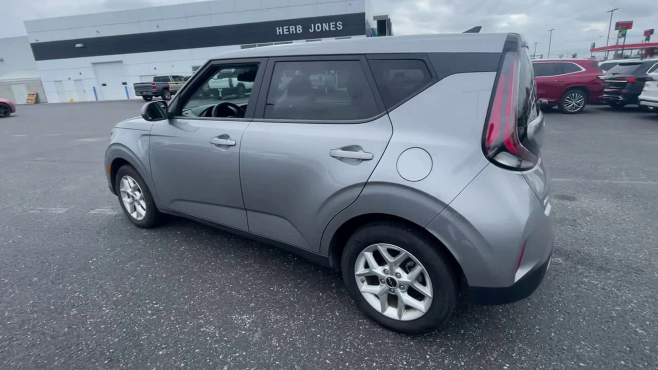 Used 2023 Kia Soul LX w/ Option Group 015 FWD image 7