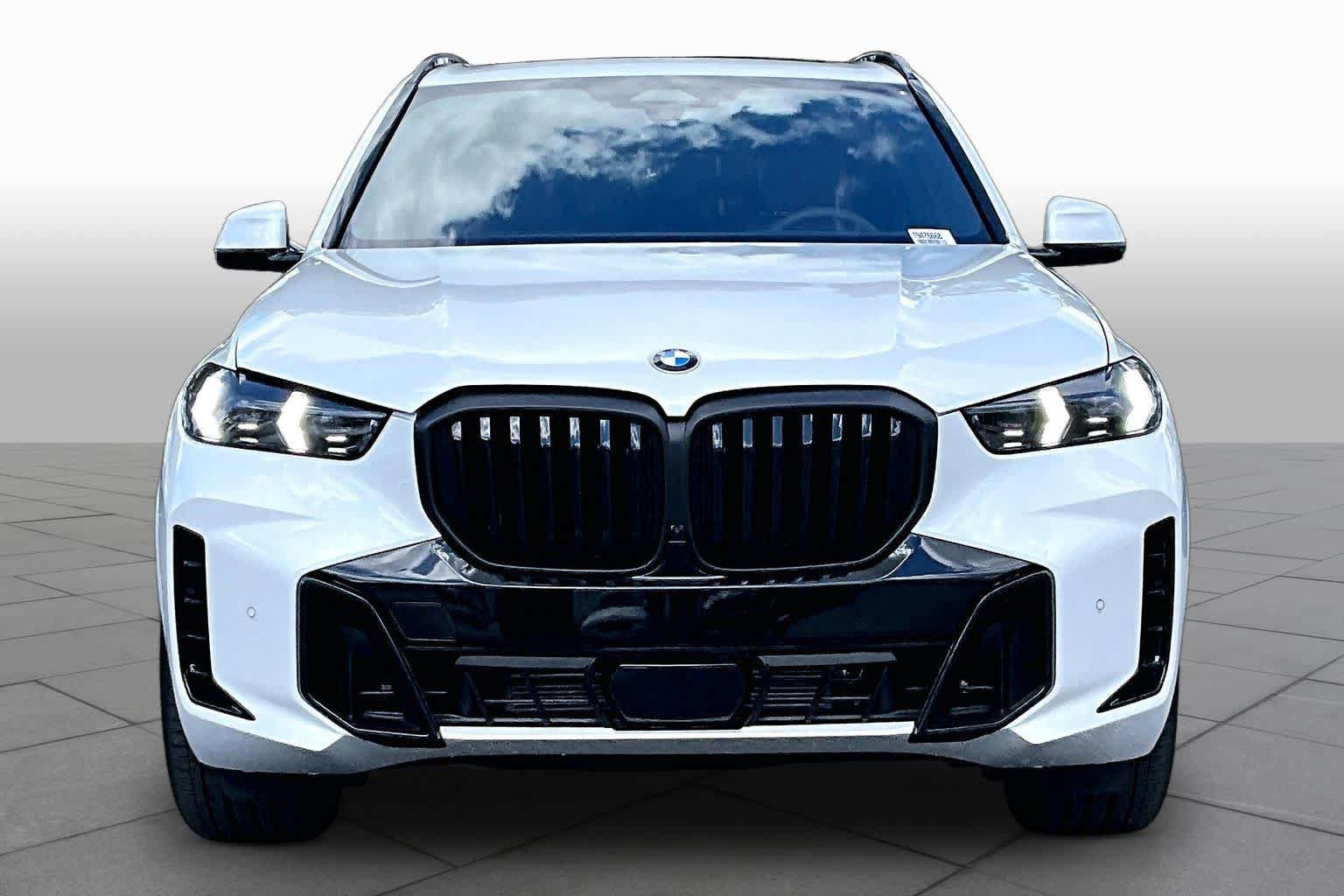 New 2026 BMW X5 xDrive40i w/ M Sport Package AWD/4WD image 3
