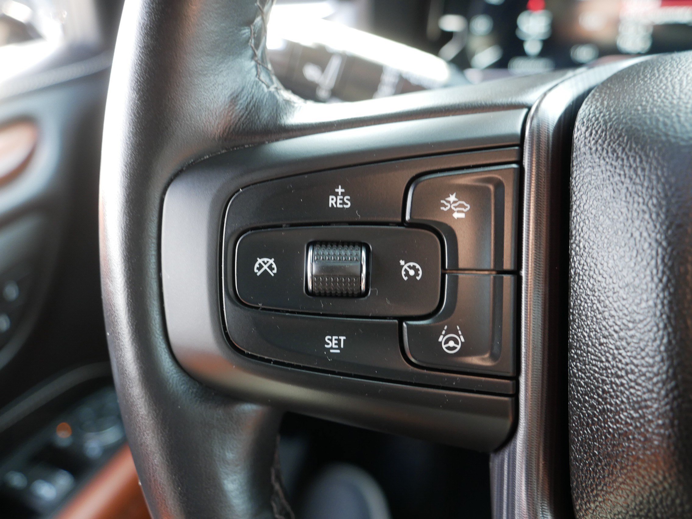 Used 2023 GMC Yukon XL Denali Ultimate AWD/4WD image 28