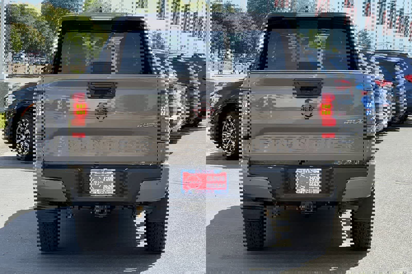 Used 2023 Nissan Frontier PRO-4X w/ Technology Package image 8