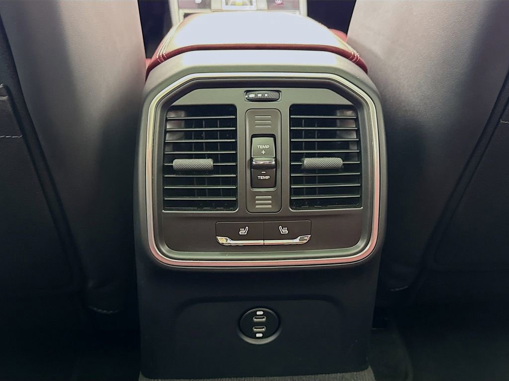 Certified 2025 Porsche Macan image 29