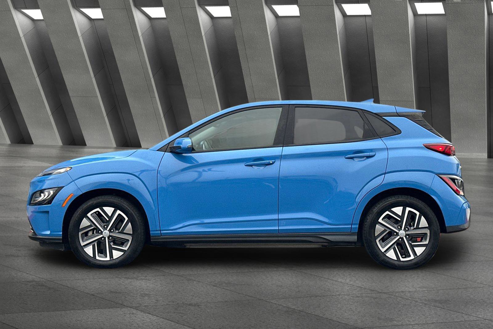 Used 2023 Hyundai Kona Limited w/ Cargo Package image 7