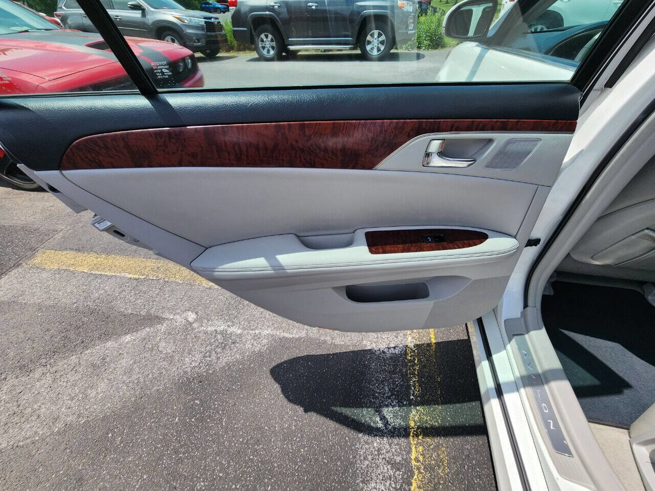 Used 2012 Toyota Avalon image 24