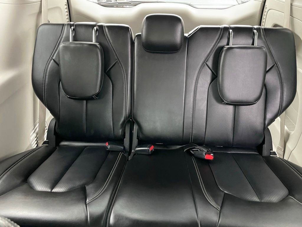 Used 2023 Chrysler Pacifica Touring-L image 8