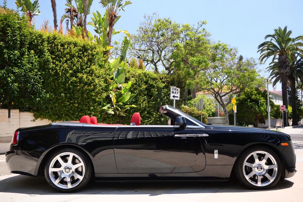 Used 2018 Rolls-Royce Dawn RWD image 4