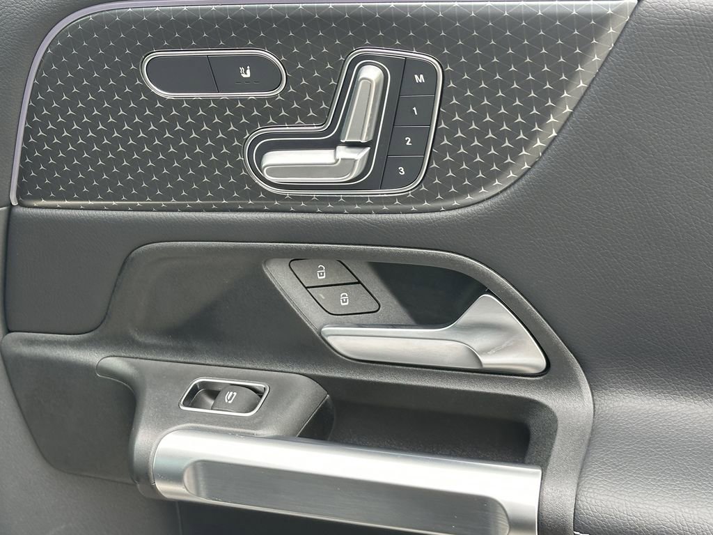 Certified 2025 Mercedes-Benz GLB 250 image 17