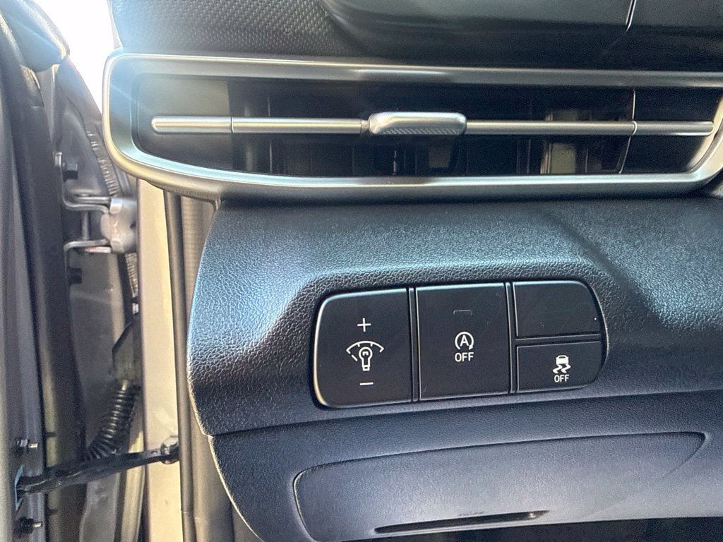 Certified 2025 Hyundai Elantra SE FWD image 14