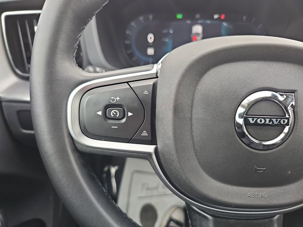 Used 2025 Volvo XC60 B5 Core image 21