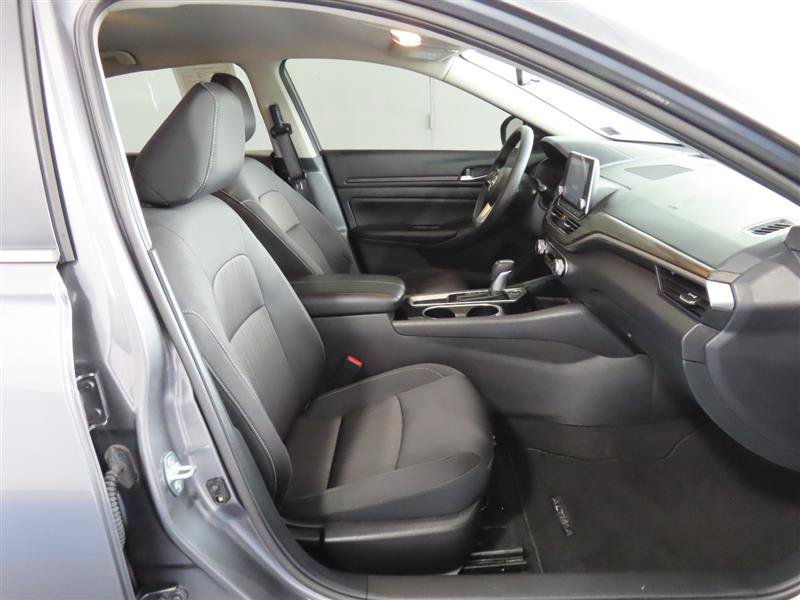 Used 2024 Nissan Altima 2.5 SV FWD image 33