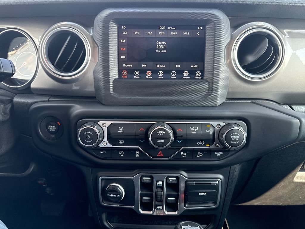 Used 2018 Jeep Wrangler Unlimited Sahara AWD/4WD image 23