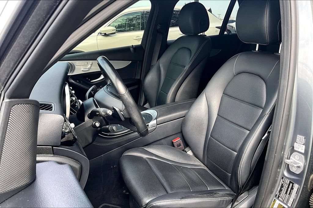 Used 2019 Mercedes-Benz GLC 350e 4MATIC w/ Premium Package image 34