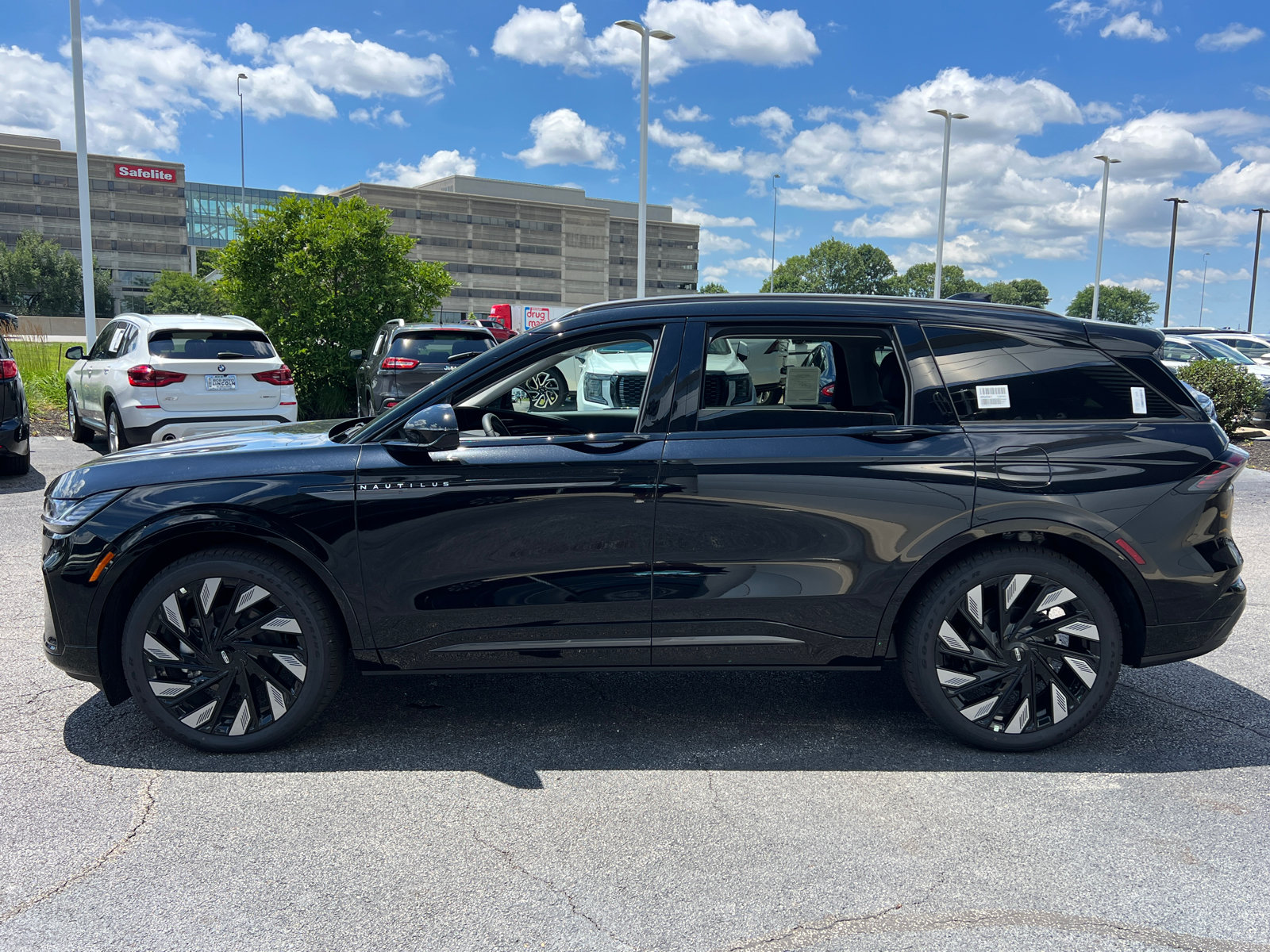 New 2026 Lincoln Nautilus Reserve w/ Jet Appearance Package AWD/4WD image 4
