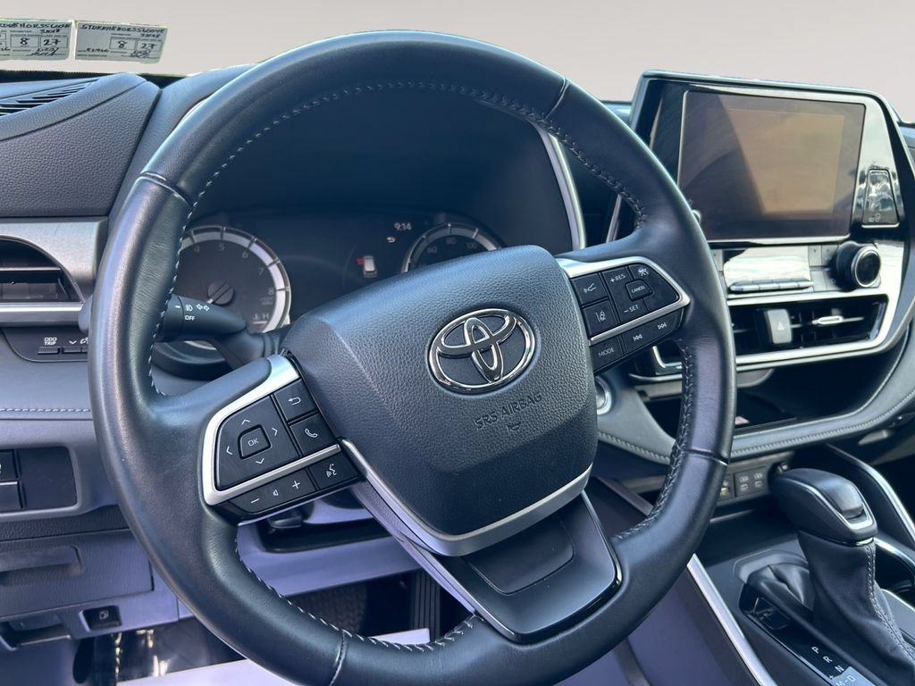 Used 2024 Toyota Highlander XLE AWD/4WD image 12