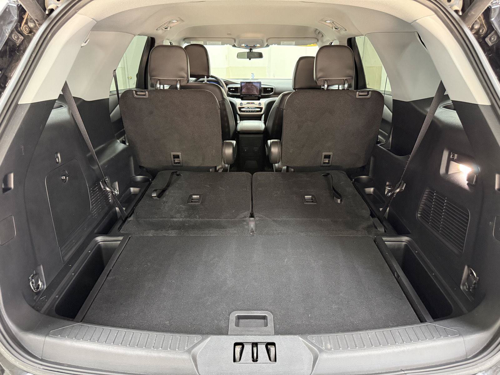 Used 2022 Ford Explorer XLT w/ Equipment Group 202A AWD/4WD image 29