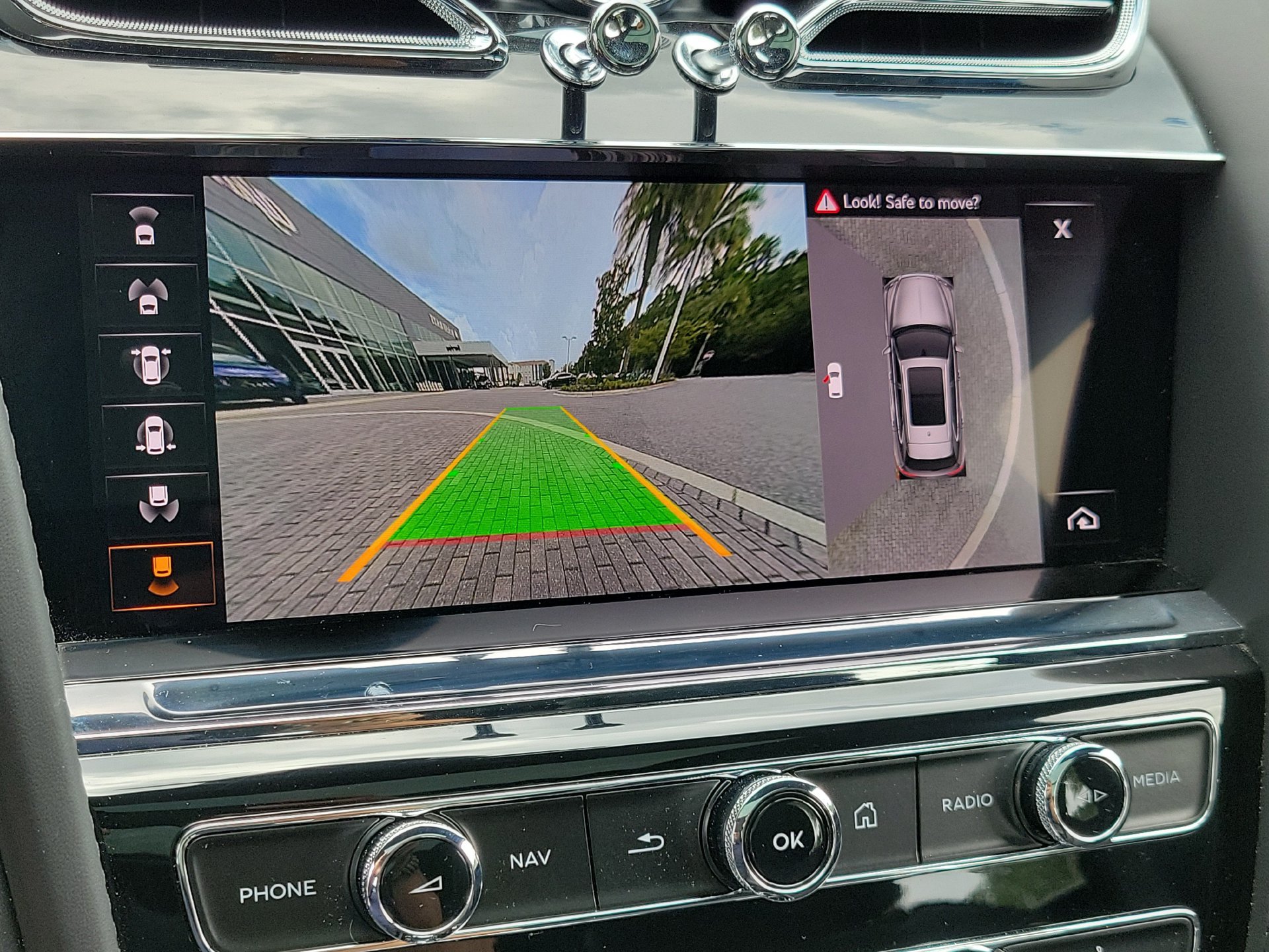 Certified 2023 Bentley Bentayga AWD/4WD image 48