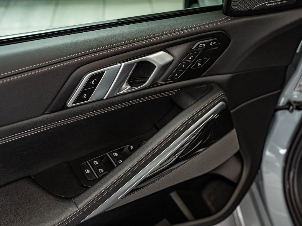 Used 2024 BMW X6 xDrive40i w/ Premium Package image 17