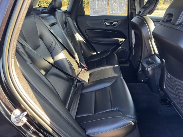Used 2023 Volvo XC60 B5 Core image 17