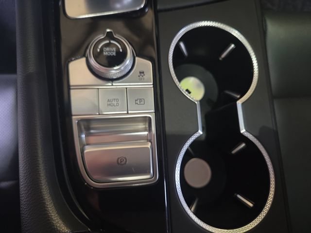 Used 2025 Genesis G70 2.5T RWD image 37