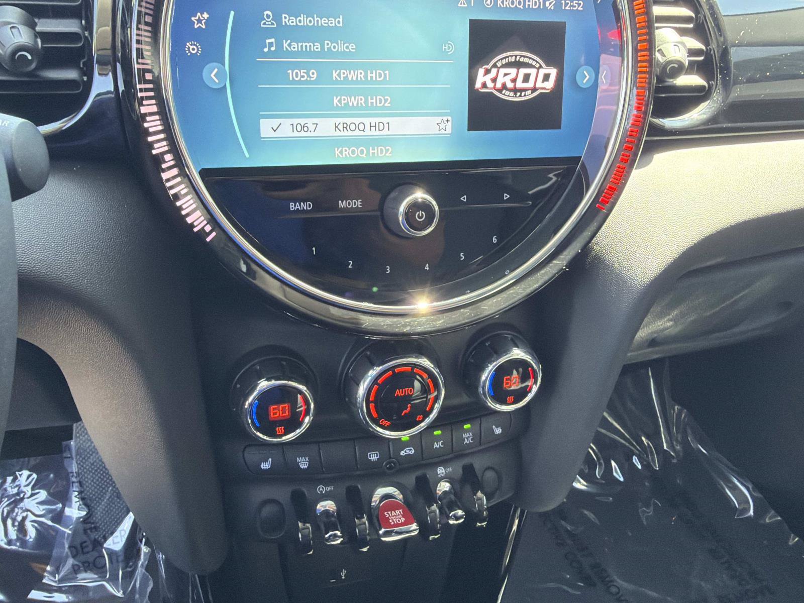 Used 2023 MINI Cooper 4-Door Hardtop w/ Premium Package FWD image 19