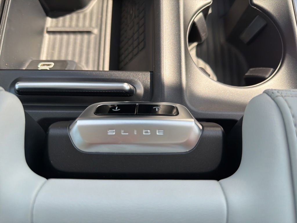 Certified 2025 Ford Expedition Max Platinum image 32