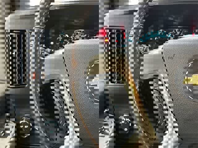 Used 2018 Chevrolet Express 2500 w/ Driver Convenience Package image 17