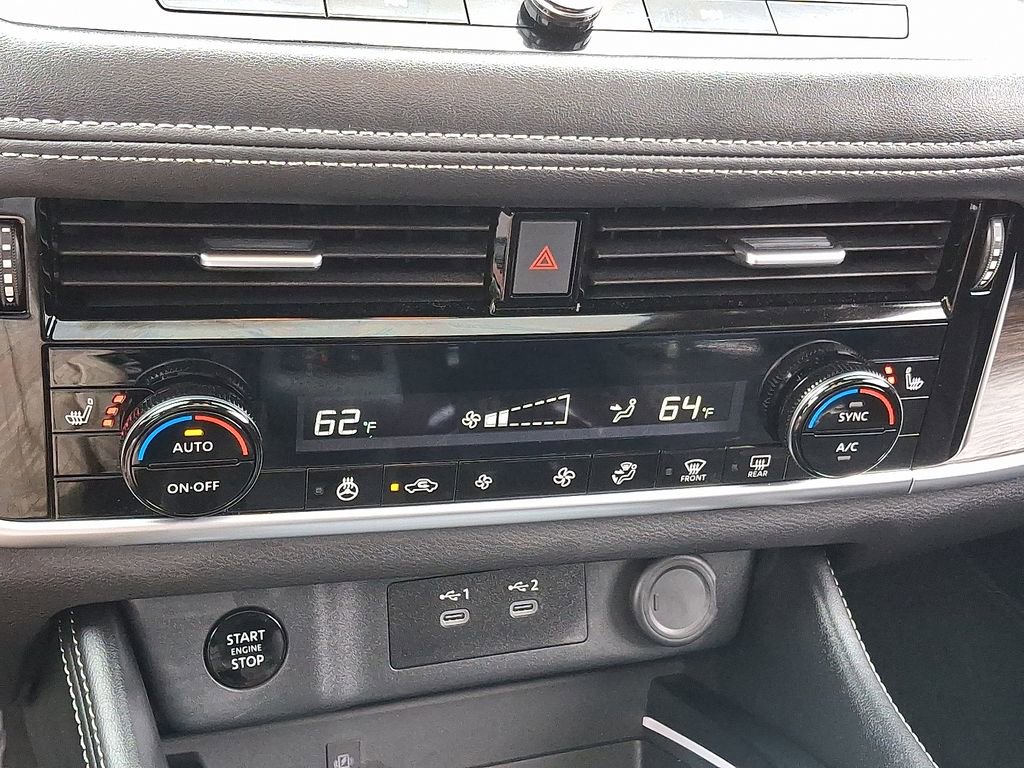 Used 2024 Nissan Rogue Platinum image 16