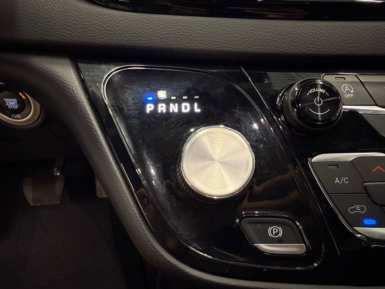 Used 2025 Chrysler Pacifica Select FWD image 15