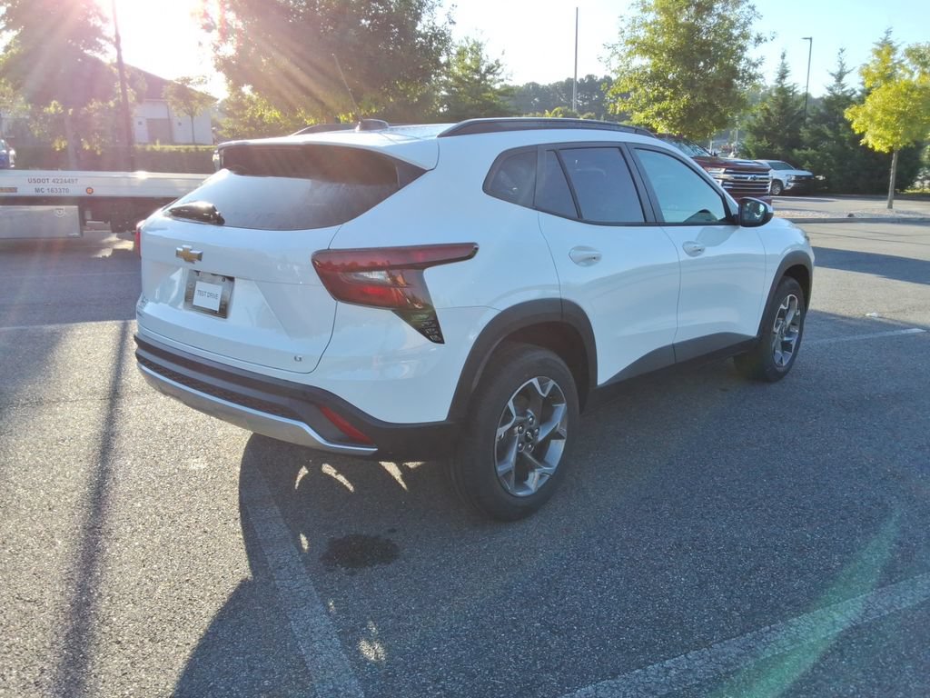 New 2026 Chevrolet Trax LT w/ Driver Confidence Package FWD image 5