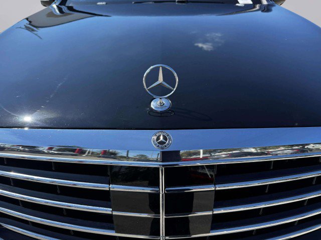 Used 2019 Mercedes-Benz S 560 4MATIC Sedan image 12