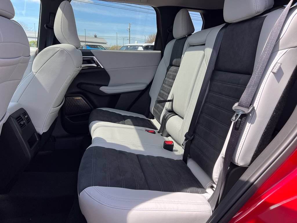 New 2025 Mitsubishi Outlander SE FWD image 29
