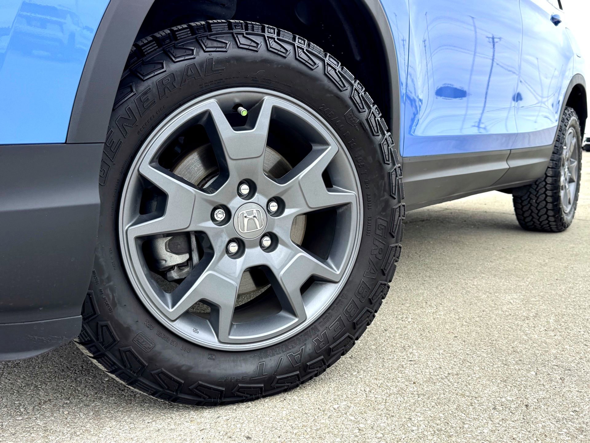 Used 2025 Honda Passport TrailSport image 2