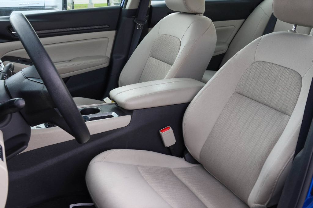 Used 2025 Nissan Altima 2.5 SV FWD image 10