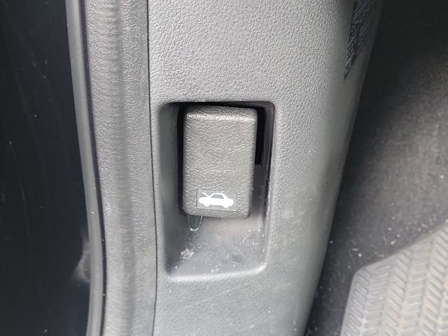 Used 2025 Honda Ridgeline Sport image 14