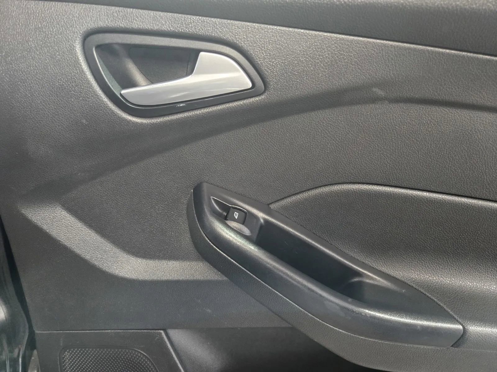 Used 2017 Ford Focus SE image 8