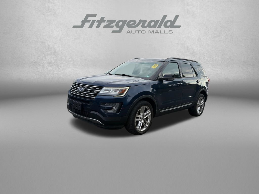 Used 2017 Ford Explorer XLT w/ Equipment Group 202A AWD/4WD image 3