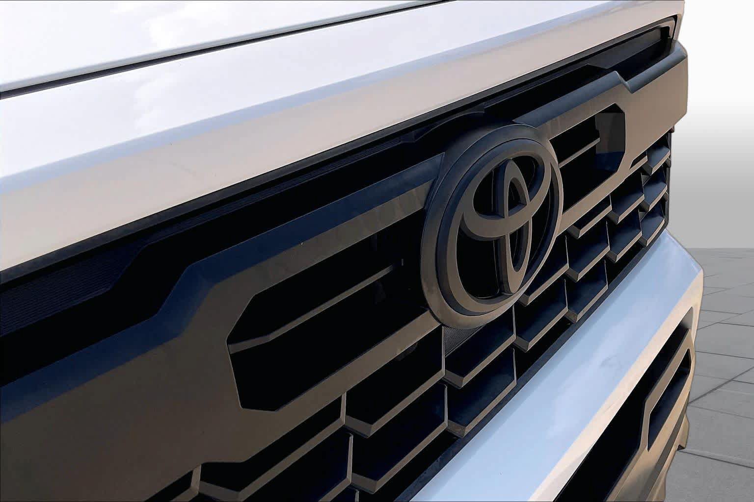 Used 2024 Toyota Tacoma TRD Off-Road AWD/4WD image 30
