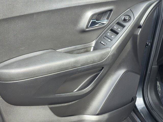 Used 2019 Chevrolet Trax LS w/ LPO, Protection Package FWD image 13
